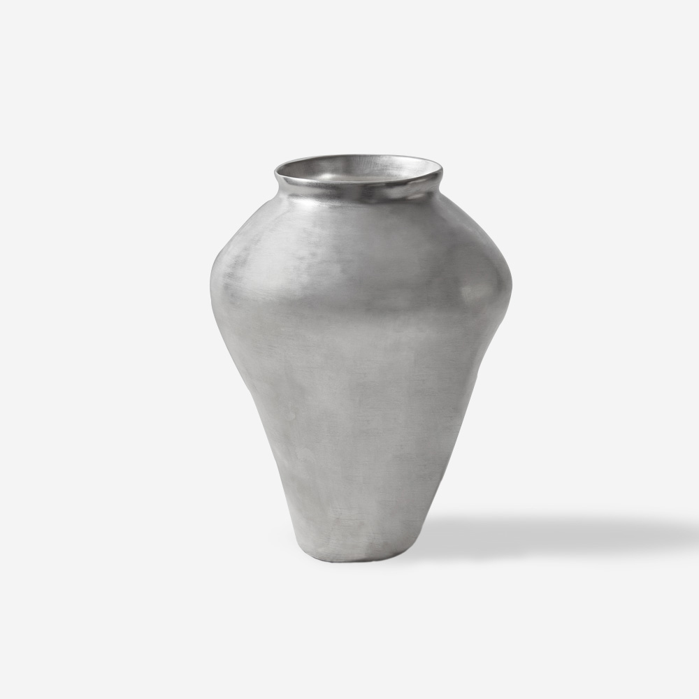 Lee Hea Mi. Petit moonjar vase - high