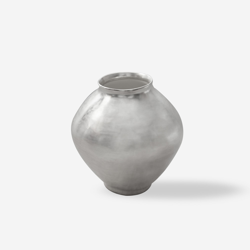 Lee Hea Mi. Petit moonjar vase